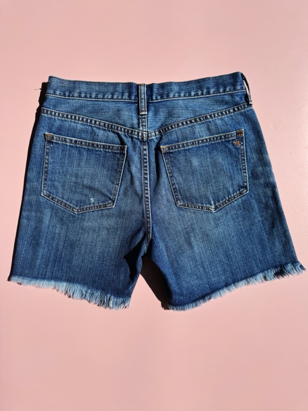 Sz 25 Madewell 100% Cotton Mid Rise Medium Wash Frayed Bermuda Denim Shorts EUC - Picture 2 of 4